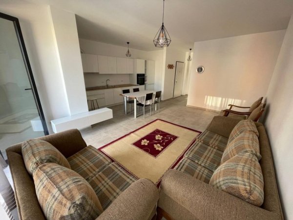 Tirane, jepet me qera apartament 2+1+Ballkon Kati 4, 110 m² 600 € (qsut)