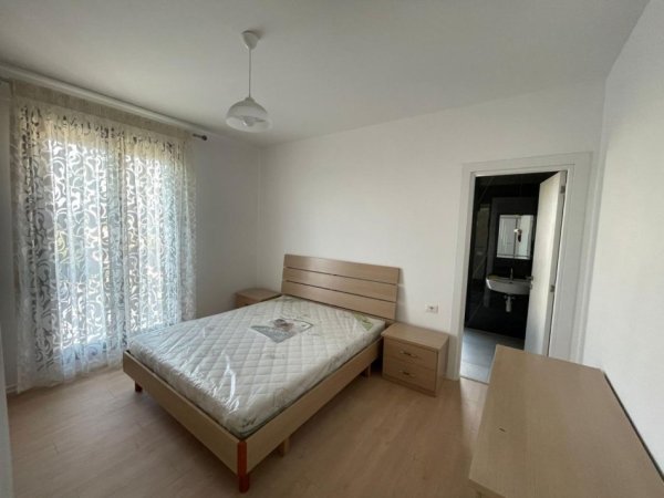 Tirane, jepet me qera apartament 2+1+Ballkon Kati 4, 110 m² 600 € (qsut)