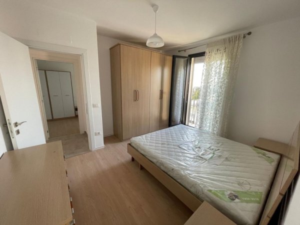Tirane, jepet me qera apartament 2+1+Ballkon Kati 4, 110 m² 600 € (qsut)