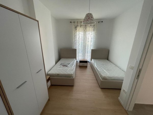 Tirane, jepet me qera apartament 2+1+Ballkon Kati 4, 110 m² 600 € (qsut)