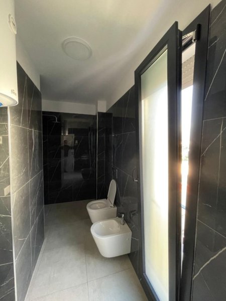 Tirane, jepet me qera apartament 2+1+Ballkon Kati 4, 110 m² 600 € (qsut)
