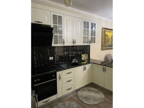 Tirane, shitet apartament 2+1 Kati 2, 115 m² 160.000 € (RESTORANT FRESKU)