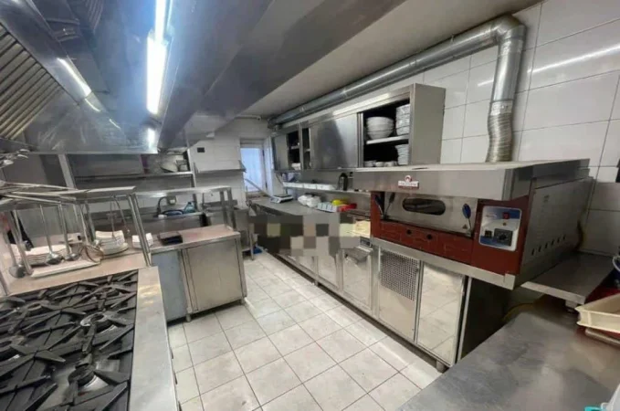 Tirane, jepet me qera bar-resorant Kati 0, 150 m² 1.800 € (gjimnazi partizani)