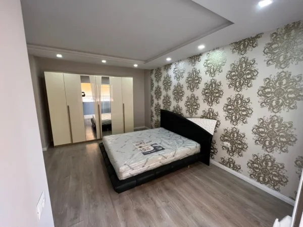 Tirane, jepet me qera apartament 2+1+Ballkon Kati 2, 100 m² 700 € (MYSLYMS SHYRI)
