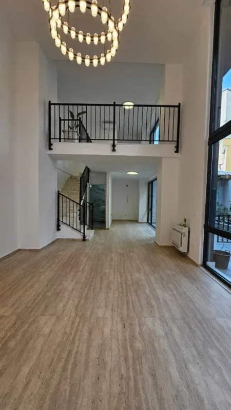 Tirane, jepet me qera dyqan Kati 0, 90 m² 900 € (pazari i ri)