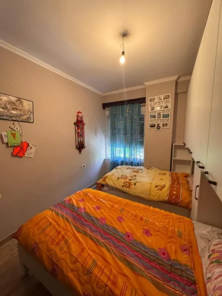 Tirane, jepet me qera apartament 2+1+Ballkon Kati 2, 98 m² 550 € (Astir te rrethi)