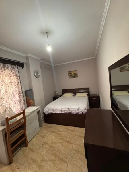 Tirane, jepet me qera apartament 2+1+Ballkon Kati 2, 98 m² 550 € (Astir te rrethi)