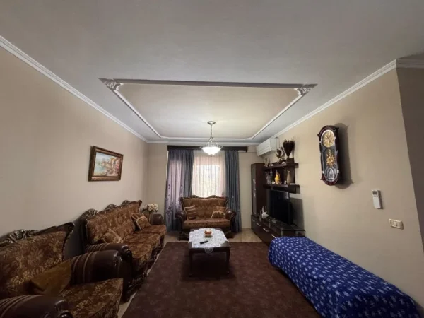 Tirane, jepet me qera apartament 2+1+Ballkon Kati 2, 98 m² 550 € (Astir te rrethi)