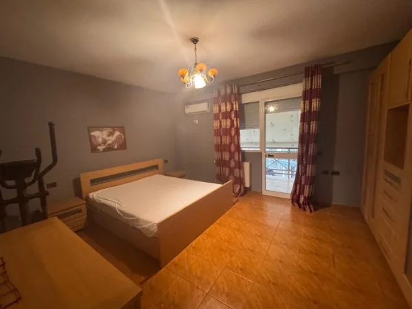 Tirane, jepet me qera ambjent biznesi Kati 1, 113 m² 1.500 € (Garda e tiranes)
