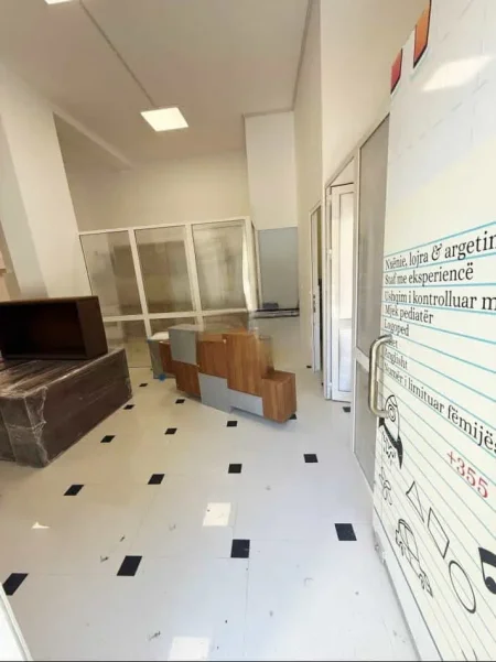 Tirane, jepet me qera ambjent biznesi Kati 0, 100 m² 850 € (yzberisht)
