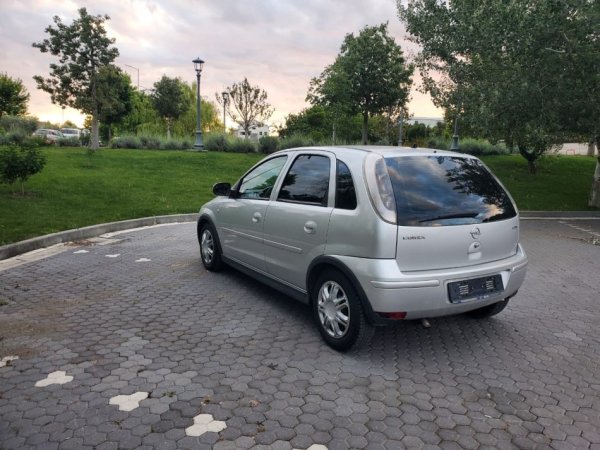 Durres, shes makine OPEL CORSA Nafte, gri metalizato manuale 217.000 km