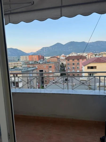 Tirane, jap me qera apartament 1+1+Aneks+Ballkon Kati 5, 550 € (Karl Gega)