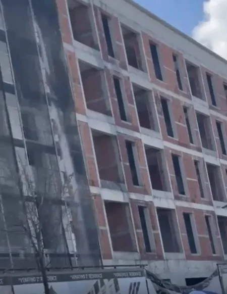 Tirane, shitet apartament 1+1 Kati 4, 75 m² 52.700 € (Rruga Teuta te Ulliri)