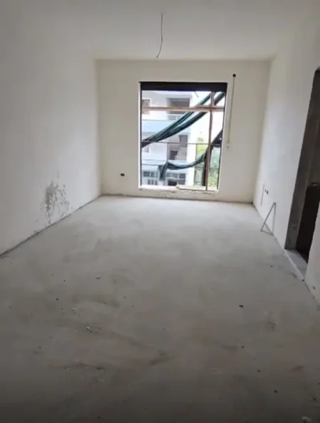 Tirane, shitet apartament 1+1 Kati 1, 71 m² 75.000 € (Prane Unazes)