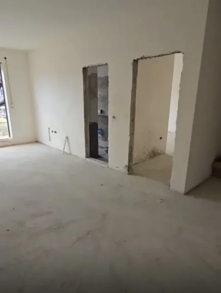 Tirane, shitet apartament 1+1 Kati 1, 71 m² 75.000 € (Prane Unazes)