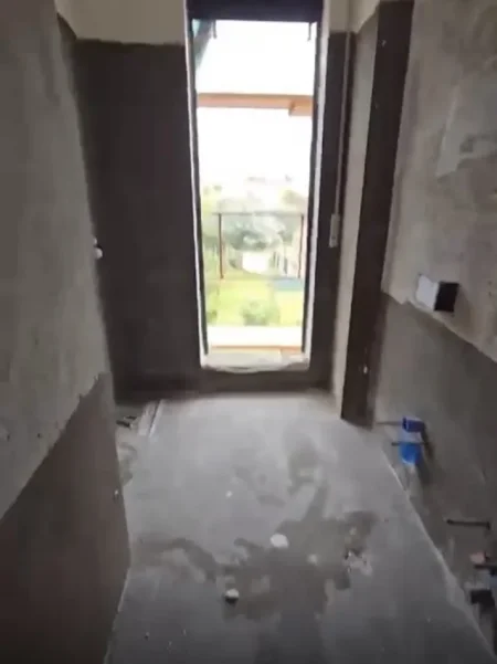 Tirane, shitet apartament 1+1 Kati 1, 71 m² 75.000 € (Prane Unazes)