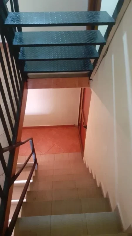 Shitet Truall + Shtepi private + Ambjent biznesi Lushnje ,