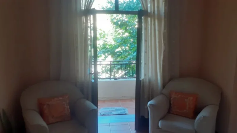 Shitet Truall + Shtepi private + Ambjent biznesi Lushnje ,