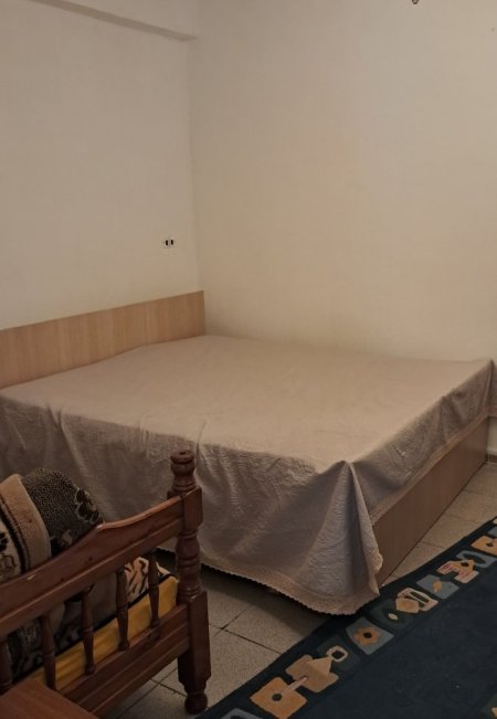 Tirane, jepet me qera garsonier 1+1 Kati 1, 35 m² (Fundi Rruges Jordan Misja)