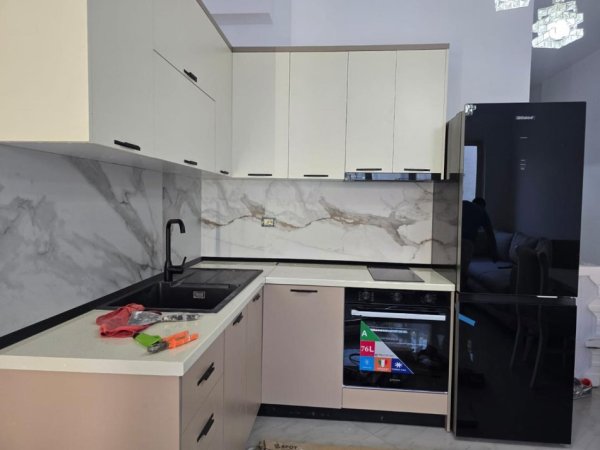 Tirane, jepet me qera apartament 1+1 Kati 4, 66 m² 550 € (Peti)