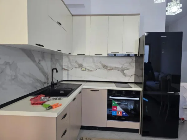Tirane, jepet me qera apartament 1+1 Kati 4, 66 m² 550 € (Peti)