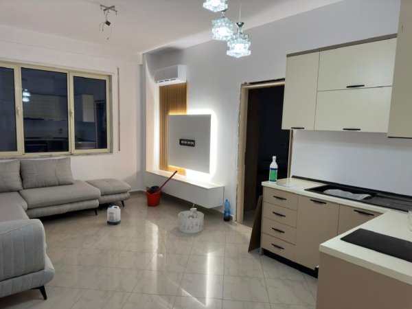 Tirane, jepet me qera apartament 1+1 Kati 4, 66 m² 550 € (Peti)