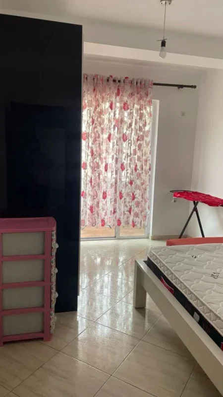 Tirane, jepet me qera apartament 1+1+Ballkon Kati 8, 75 m² 400 € (mikel Marubi)