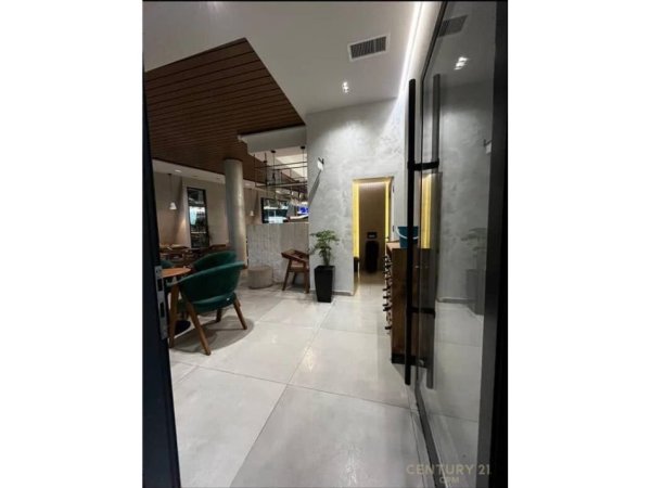 Tirane, jepet me qera bar-kafe Kati 0, 220 m² 1.800 € (21 Dhjetori)