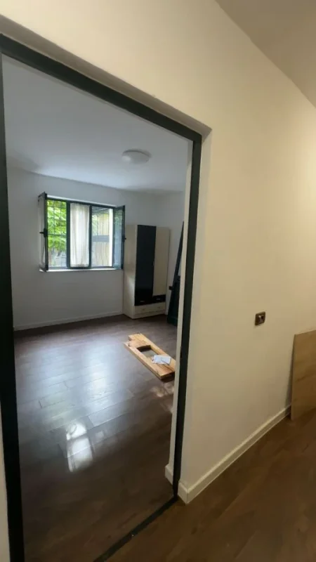 Tirane, jap me qera garsonier 1+1 Kati 1, 34 m² 350 € (Kryqezimi vasil shantos me muhamed gjolleshen okazion!)