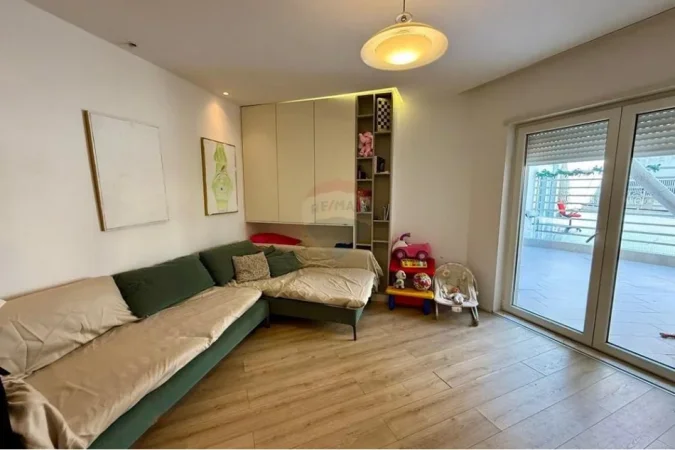 Tirane, shitet , 1 m² 145.000 € (Kodra e Diellit 2 )
