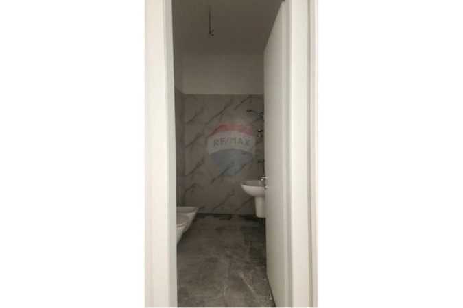 Tirane, jepet me qera apartament 1+1+Aneks+Ballkon , 80 m² 550 € (Rruga e Kavajes)