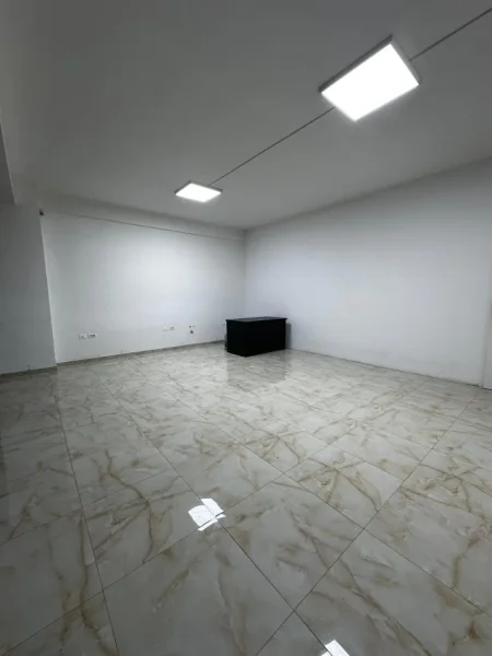 Tirane, jepet me qera Kati 1, 230 m² 2.500 € (Selvi)