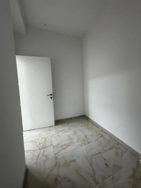 Tirane, jepet me qera Kati 1, 230 m² 2.500 € (Selvi)