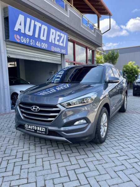 Tirane, shes makine Hyundai Tucson Nafte, gri e erret automatik Klima 12.300 €