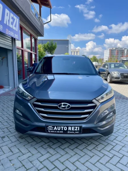 Tirane, shes makine Hyundai Tucson Nafte, gri e erret automatik Klima 12.000 €