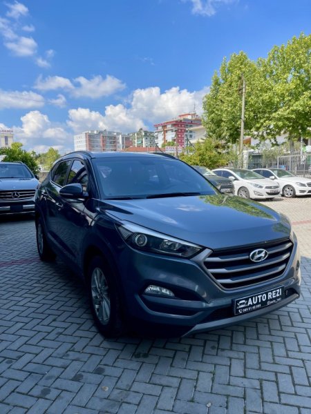 Tirane, shes makine Hyundai Tucson Nafte, gri e erret automatik Klima 12.300 €