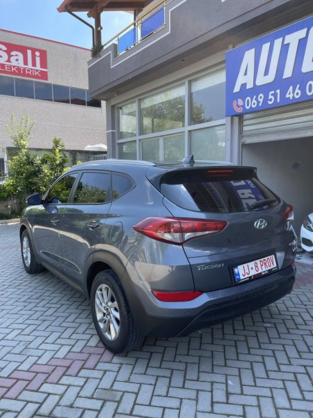Tirane, shes makine Hyundai Tucson Nafte, gri e erret automatik Klima 12.300 €