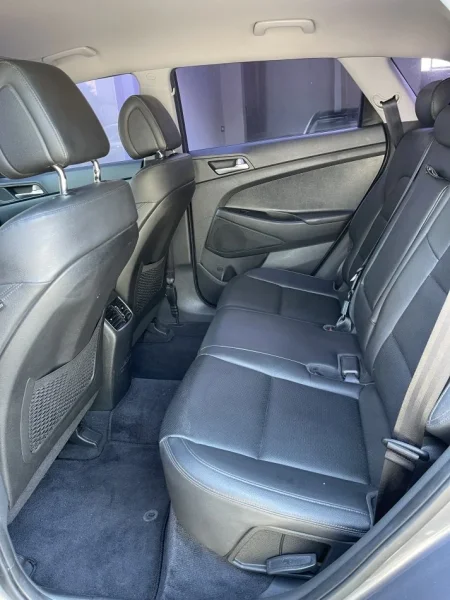 Tirane, shes makine Hyundai Tucson Nafte, gri e erret automatik Klima 12.000 €