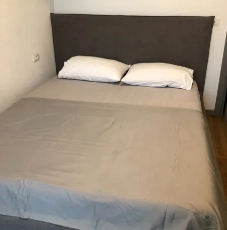 Gjiri Lalzit, jepet me qera Vile 3+1 , (Vala Mar)