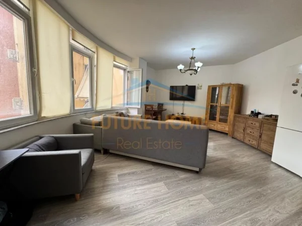 Tirane, jepet me qera apartament 1+1 Kati 4, 66 m² 650 € (Obzervatori)