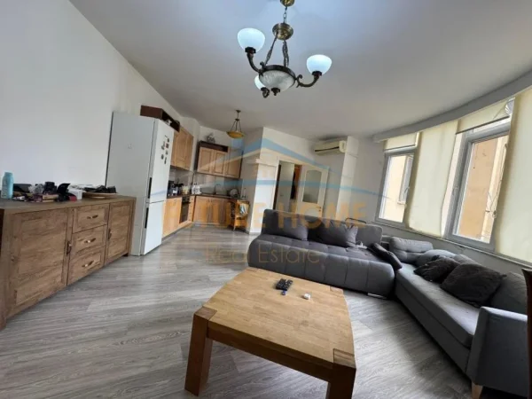 Tirane, jepet me qera apartament 1+1 Kati 4, 66 m² 650 € (Obzervatori)