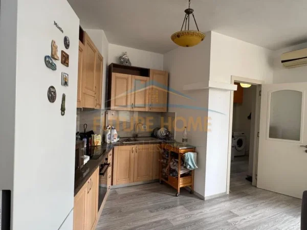Tirane, jepet me qera apartament 1+1 Kati 4, 66 m² 650 € (Obzervatori)