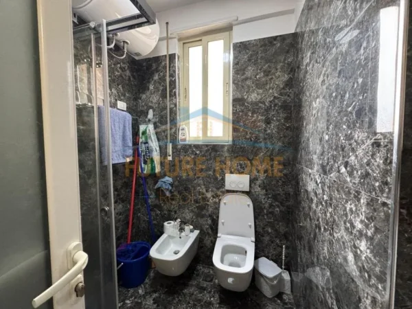 Tirane, jepet me qera apartament 1+1 Kati 4, 66 m² 650 € (Obzervatori)