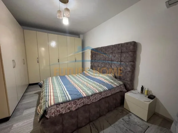 Tirane, jepet me qera apartament 1+1 Kati 4, 66 m² 650 € (Obzervatori)