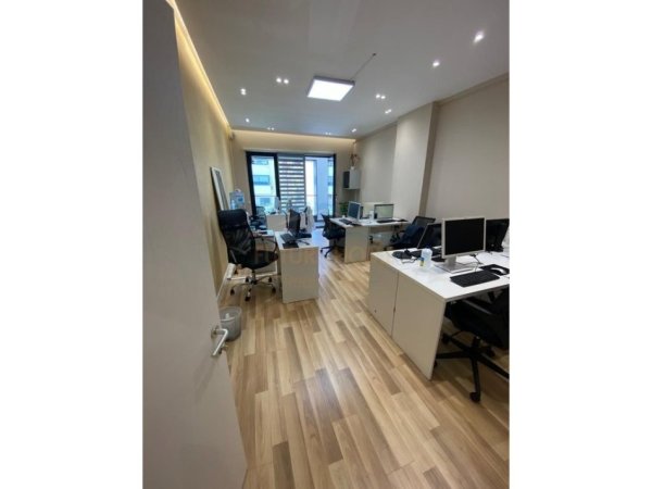 Tirane, shitet apartament 2+1 Kati 4, 94 m² 286.000 € (Rruga e Kavajes)