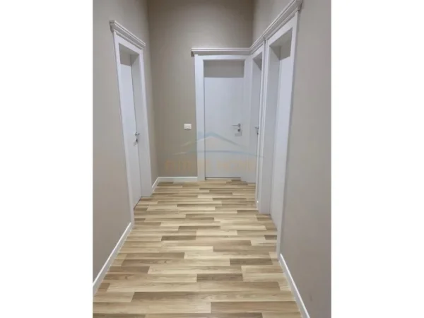 Tirane, shitet apartament 2+1 Kati 4, 94 m² 286.000 € (Rruga e Kavajes)