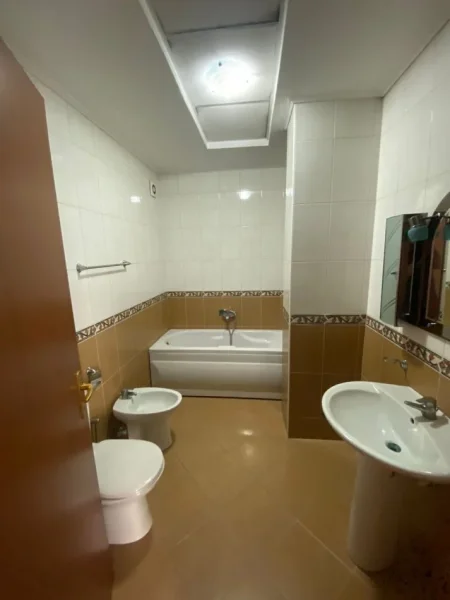 Tirane, jepet me qera apartament 2+1 Kati 2, 110 m² 550 € (Kristal)