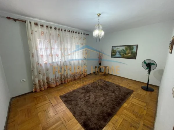 Tirane, jepet me qera apartament 2+1 Kati 2, 73 m² 500 € (21 DHJETORI)