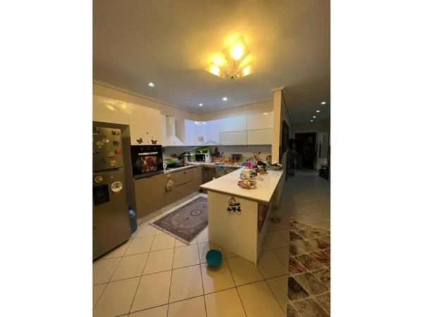 Tirane, shitet apartament 2+1 Kati 4, 106 m² 270.000 € (RRUGA SHYQYRI BRARI)