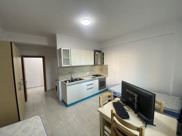 Tirane, jepet me qera garsonier Kati 1, 25 m²  180mij lek (Fuat Toptani (Qyteti Studenti))